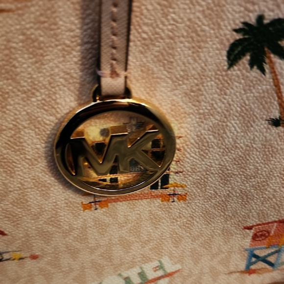 Michael Kors Gilly Large Drawstring Tote And Wallet. Hotel Kors Limited Edition - Picture 6 of 15